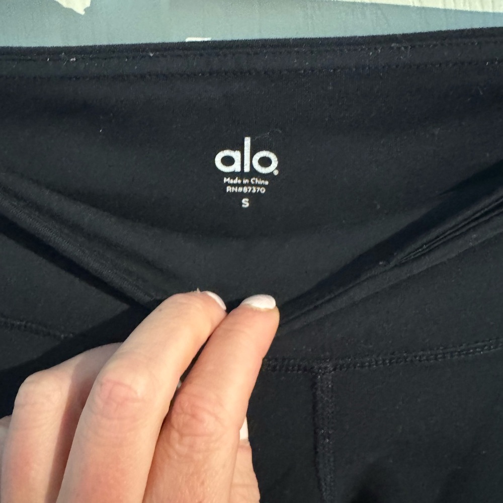 ALO YOGA Airbrush Lineal Diagonal Stripe Leggings in Black Small - Picture 7 of 15